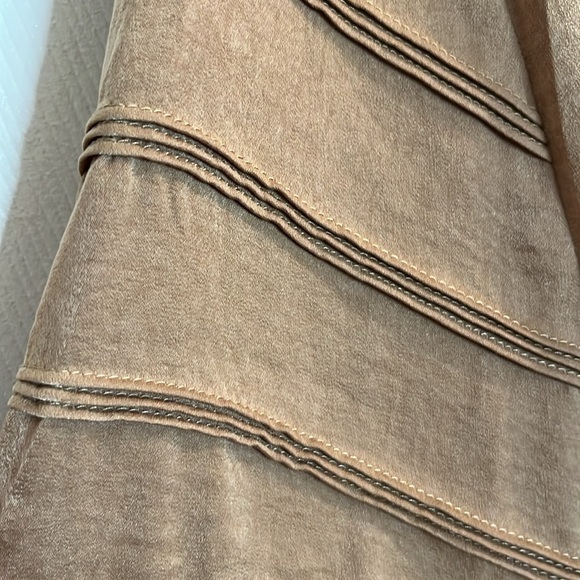 LOVE AND LEGEND wrap Blouse women’s X tan ruffle sleeve satin finish - Picture 4 of 6